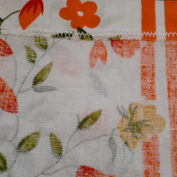 Flat Sheet Craft Cutter Fabric Mid Century Orange Fun Flowers 58" x 87" (flaw) - Picture 3 of 10